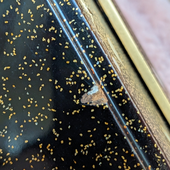 Gold And Black Lacquer Korean Jewelry Box, Mother of Pearl Birds Theme - Picture 12 of 12